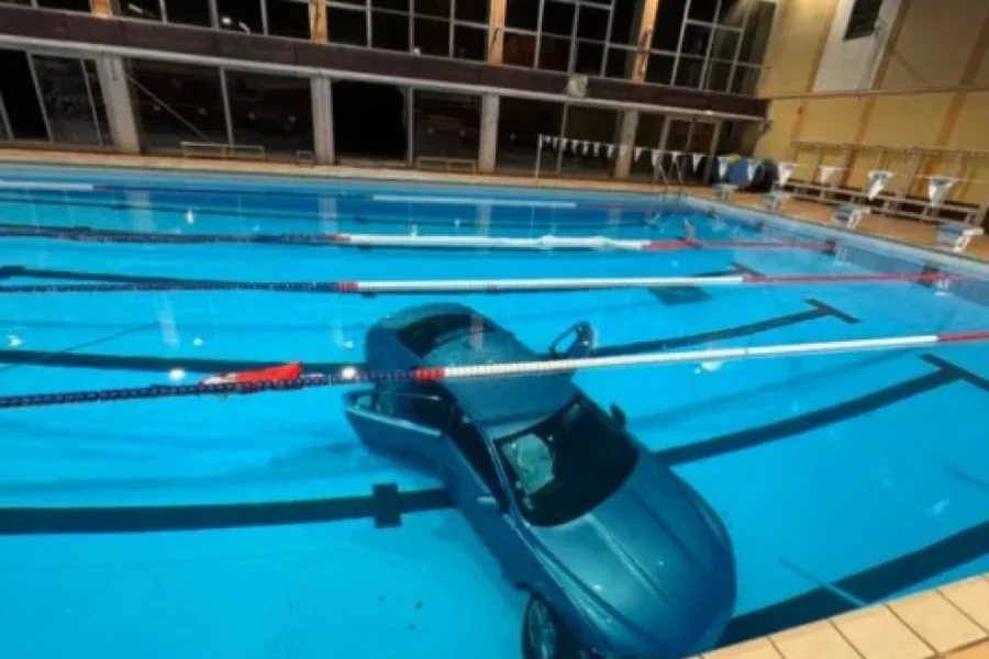 Γαλλία: Αυτοκίνητο έπεσε σε πισίνα με μητέρα και την 5χρονη κόρη της