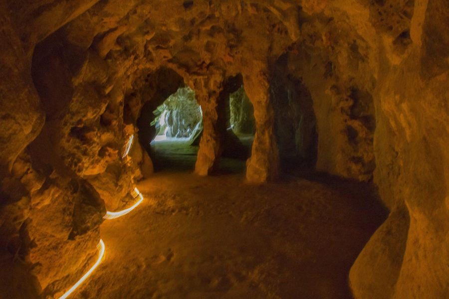Μυστήριο με γιγαντιαίες σήραγγες που δεν έχουν δημιουργηθεί από ανθρώπους ή γεωλογικές διαδικασίες