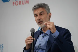 Η τεχνητή νοημοσύνη δείχνει σημάδια αυτοσυντήρησης, προειδοποιεί επιστήμονας