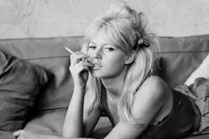 Μπριζίτ Μπαρντό: Η γυναίκα που σημάδεψε τον κινηματογράφο και αναδιαμόρφωσε τη μόδα