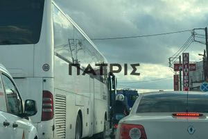 (ΦΩΤΟ) Αναστάτωση στο Γιόφυρο: Λεωφορείο έμεινε στη μέση του δρόμου προκαλώντας κομφούζιο