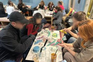 (ΦΩΤΟ) Λίγη βουτυρόκρεμα, πολύ χρώμα και φαντασία – Tα cake workshop που αγαπηθήκαν επέστρεψαν!