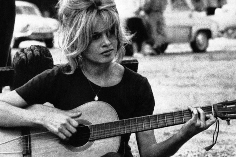 Όταν η Μπριζίτ Μπαρντό συνάντησε μουσικά τον Γιάννη Σπανό