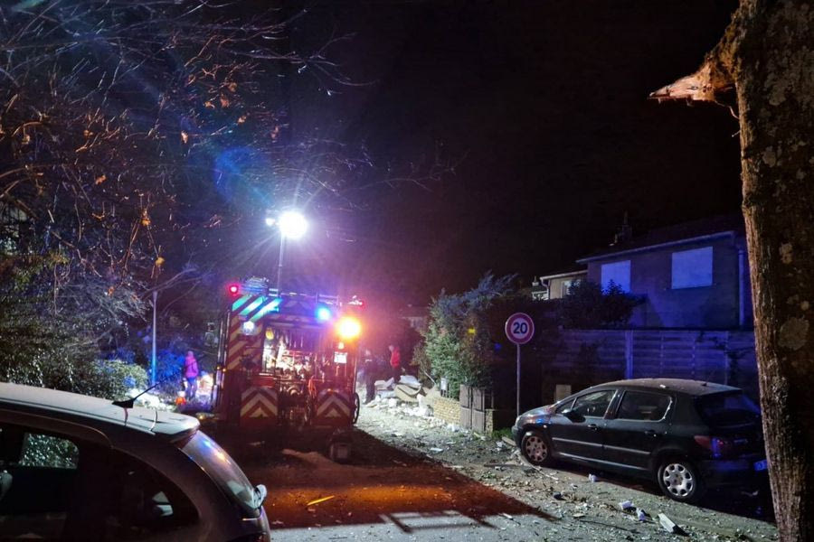 Τραγωδία: Δύο παιδιά, τριών και πέντε ετών, νεκρά από έκρηξη σε πολυκατοικία