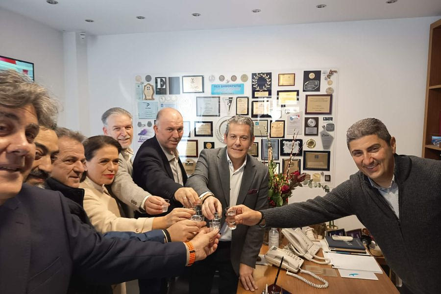 Ευχές για καλές γιορτές στους βουλευτές από τη ΔΕΕΠ Ηρακλείου της Ν.Δ.