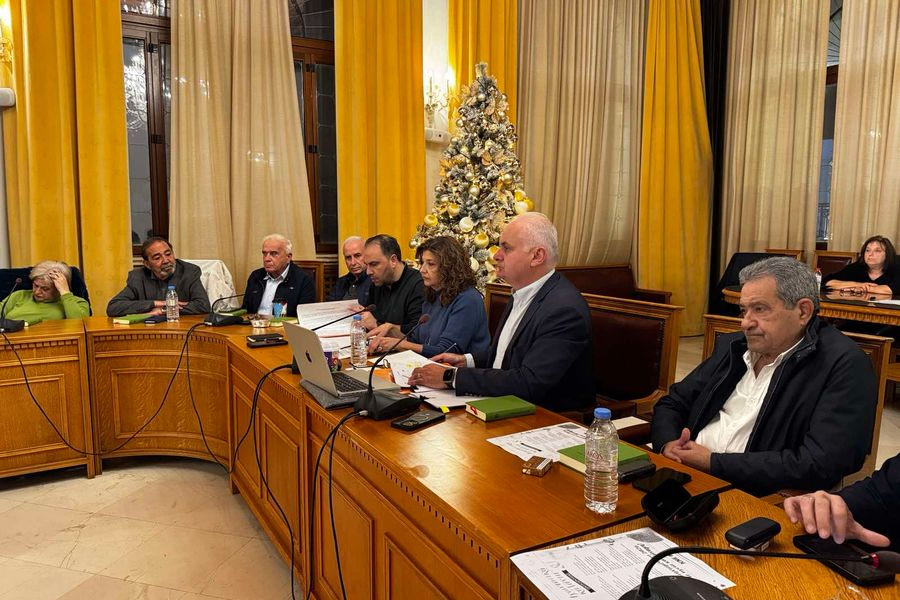 Πυρά αντιπολίτευσης για τις αυξήσεις στα δημοτικά τέλη