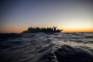 Ιταλία: Φόβοι για νέο πολύνεκρο ναυάγιο μεταναστών – 116 νεκροί, ένας επιζών