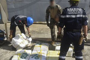 Καρέ – καρέ η έφοδος του γαλλικού πολεμικού ναυτικού στο ελληνικό πλοίο που μετέφερε τόνους κοκαϊνης