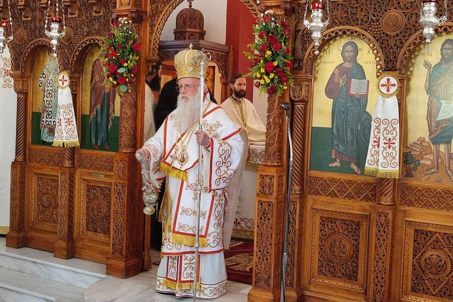 Διαμαρτύρονται οι δήμαρχοι Αμαρίου, Αγίου Βασιλείου και Σφακίων για τη μετάθεση του Μητροπολίτη Ειρηναίου