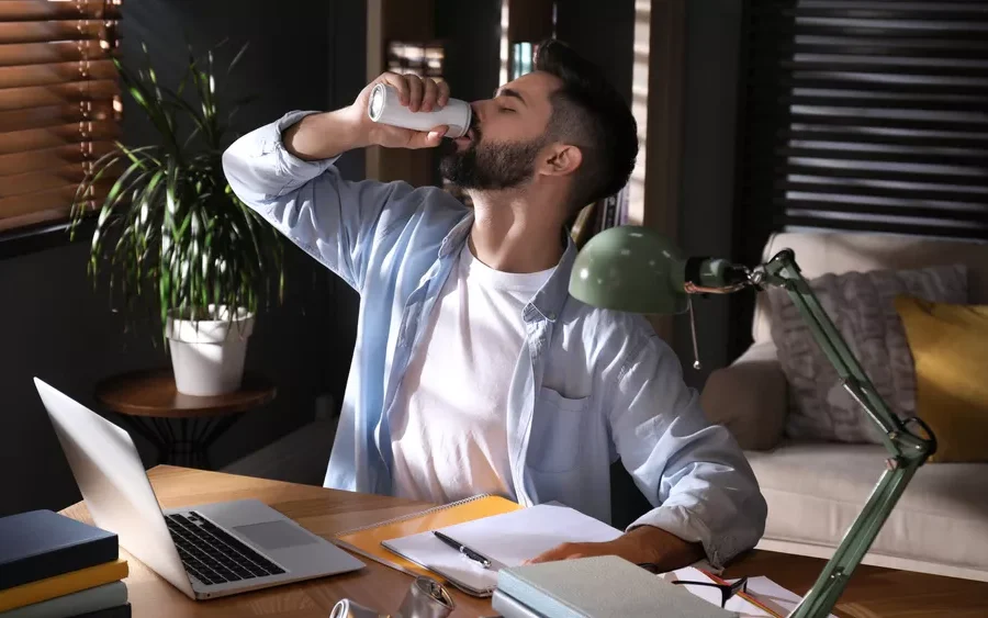 Η ιστορία ενός 50χρονου που έπινε 8 ενεργειακά ποτά την ημέρα και έπαθε εγκεφαλικό