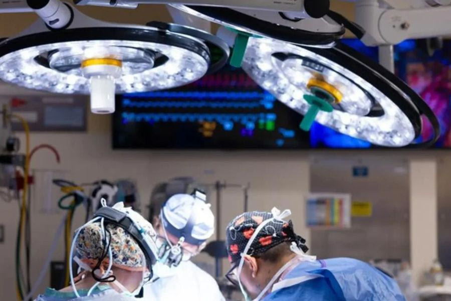 Ιστορική διπλή μεταμόσχευση καρδιάς και ήπατος έσωσε τη ζωή ενός 11χρονου κοριτσιού