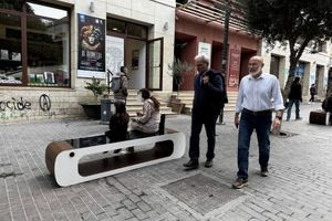 Το Ηράκλειο αναβαθμίζεται: 18 νέα «έξυπνα» ηλιακά παγκάκια σε κεντρικούς δρόμους