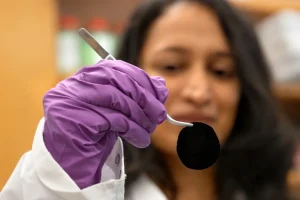 Δημιουργήθηκε ένα ύφασμα με δυνατότητες… μαύρης τρύπας