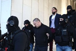 Στα Δικαστήρια της πρώην Σχολής Ευελπίδων οι δύο συλληφθέντες για τη Φοινικούντα