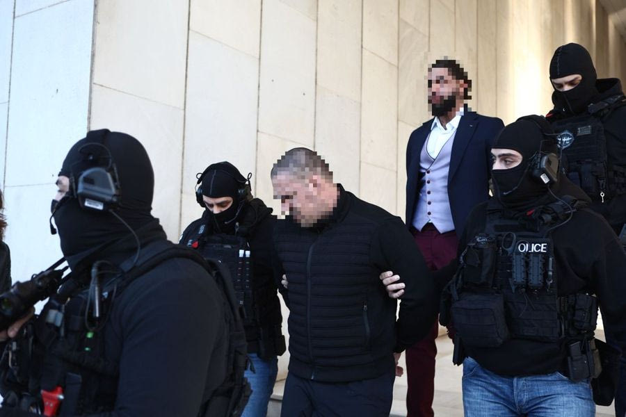 Στα Δικαστήρια της πρώην Σχολής Ευελπίδων οι δύο συλληφθέντες για τη Φοινικούντα