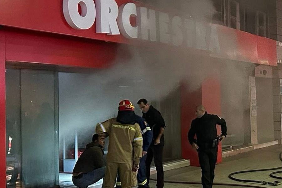 Μεγάλη φωτιά σε εμπορικό κατάστημα στο Ρέθυμνο – Εκκενώθηκαν οι κατοικίες