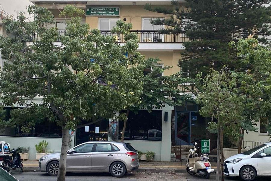 Απίστευτο: Ο Δήμος Ηρακλείου αρνείται θέση στάθμευσης σε γιατρό για ΑμεΑ