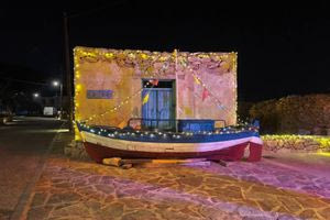 ΦΩΤΟ: Τα Χριστούγεννα έφτασαν στο νοτιότερο άκρο της Ελλάδας