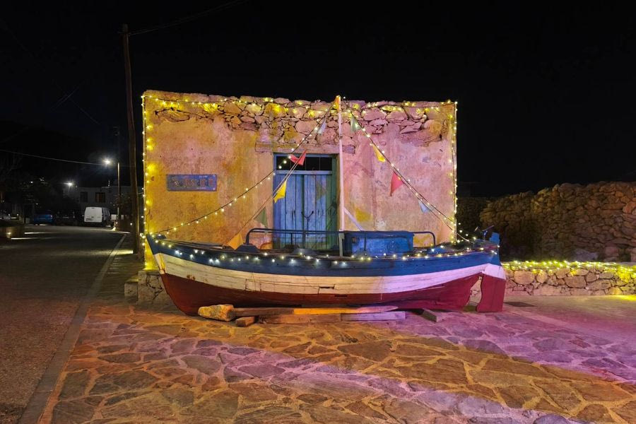 ΦΩΤΟ: Τα Χριστούγεννα έφτασαν στο νοτιότερο άκρο της Ελλάδας