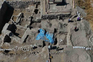 Κάτω από παλάτι κρυβόταν ένα άλλο μνημειώδες ανάκτορο