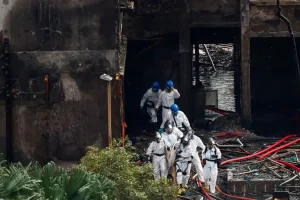 Χονγκ Κονγκ: Συνεχίζονται οι έρευνες στους καμένους πύργους – 40 αγνοούμενοι και 13 συλλήψεις μέχρι στιγμής