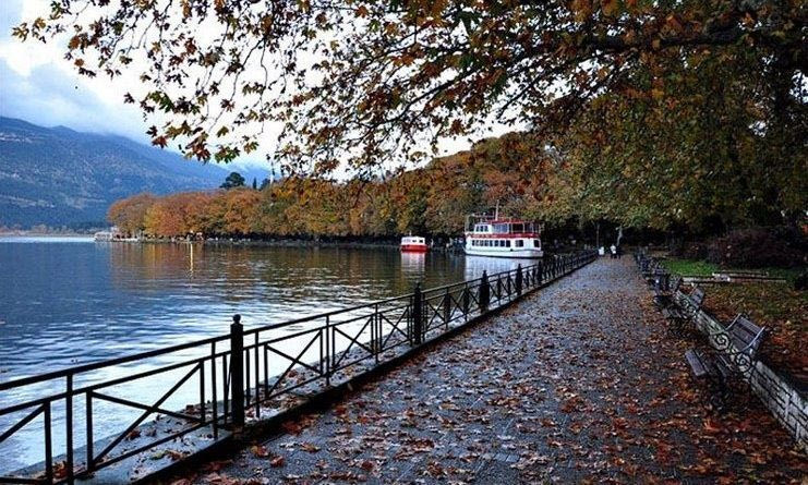 Ιωάννινα: Συναγερμός για 54χρονη που έπεσε στη λίμνη – Μεταφέρθηκε στο νοσοκομείο