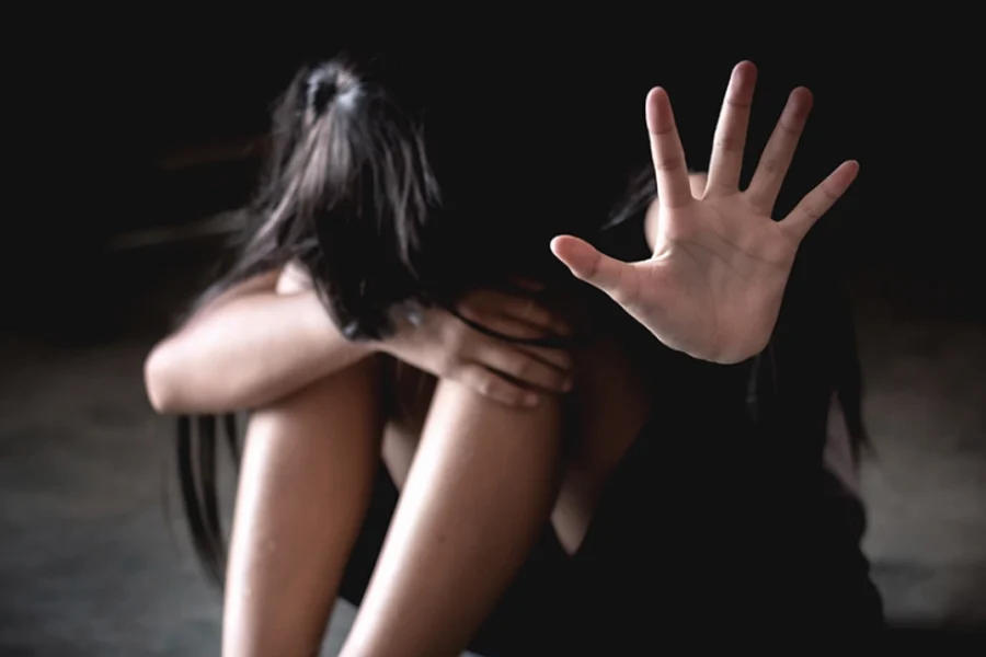 Γερμανία: 61χρονος νάρκωνε, βίαζε και βιντεοσκοπούσε τη σύζυγό του για χρόνια