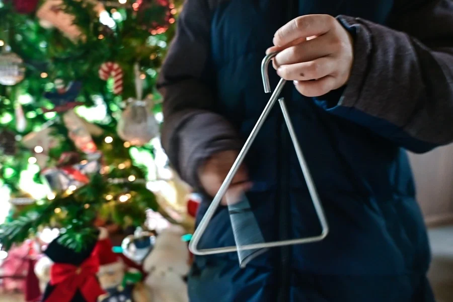 Κάλαντα Πρωτοχρονιάς: Η ιστορία αγάπης πίσω από τους στίχους και οι παραλλαγές ανά την Ελλάδα