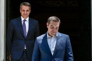 Ποιους ετοιμάζεται να στείλει στον…βασιλικό εξώστη του Μεγάρου, ο Κυριάκος;  Το «Δελφινάριο» είναι εδώ: Βίοι…παράλληλοι για Κουμουνδούρου, Αμαλίας και Πατησίων! Η…εκτός γραμμή «Αυγή» και η…ηχηρή απουσία Τσίπρα από τις διεργασίες…