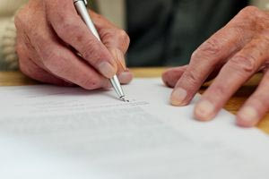 Τι αλλάζει στις κληρονομιές: Τέλος τα αδελφομοίρια, ένας παίρνει το σπίτι