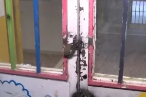 Κυψέλη: Μαθητές κλείδωσαν μέσα στο κτίριο τους διευθυντές του σχολείου που έγινε το περιστατικό με την 16χρονη