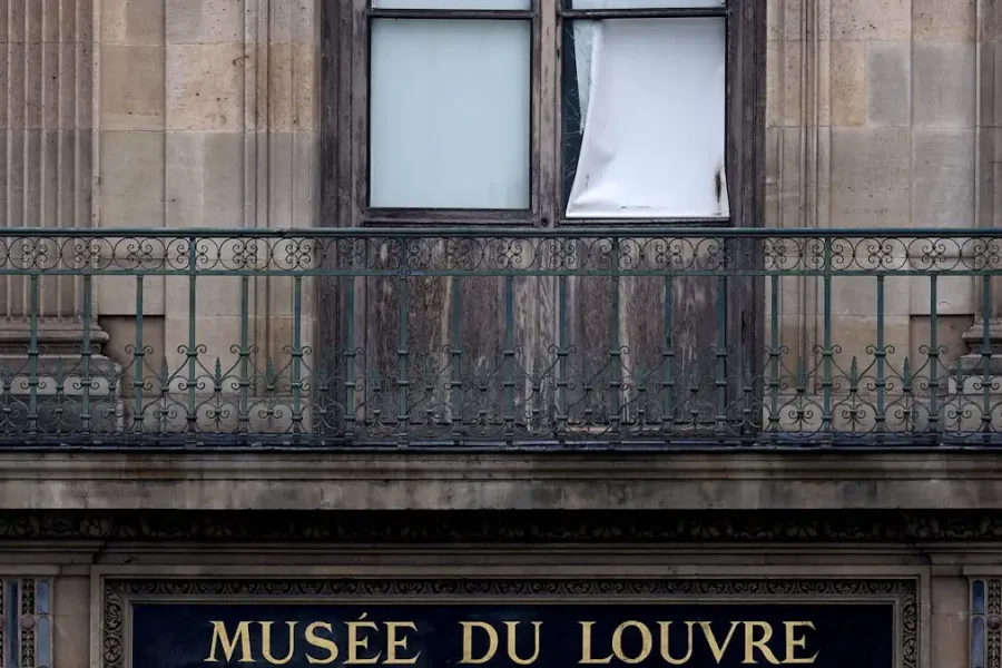 Νέα στοιχεία για την κλοπή του αιώνα στο Μουσείο του Λούβρου: Έκλεψαν πάνω από 8.000 διαμάντια, 200 μαργαριτάρια και δεκάδες σμαράγδια και ζαφείρια