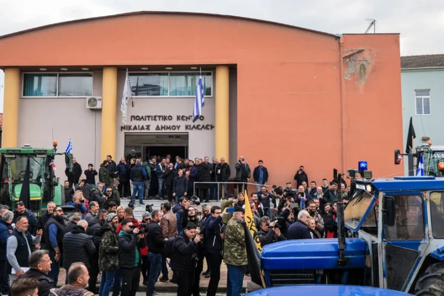 Με απειλές για κλιμάκωση των μπλόκων απαντούν οι αγροτοσυνδικαλιστές στην έκκληση του πρωθυπουργού για διάλογο – Βίντεο