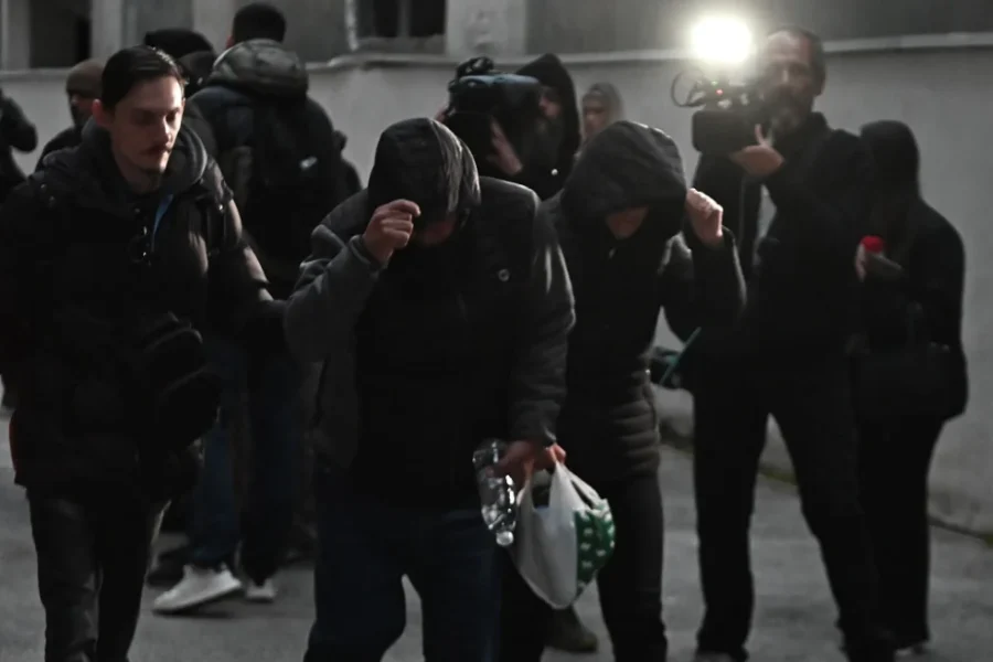 ΟΠΕΚΕΠΕ : Ελεύθεροι οι πρώτοι «7» – Ανάμεσά τους η πεθερά και η μητέρα του συνδικαλιστή