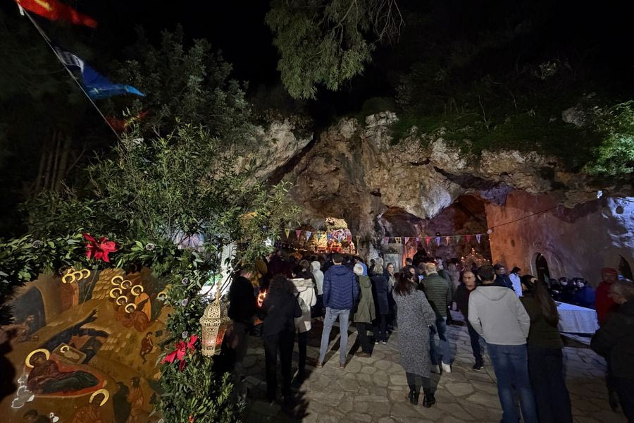 Χριστούγεννα στη Μαραθοκεφάλα: Χιλιάδες πιστοί γιόρτασαν τη γέννηση του Χριστού