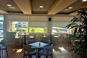 (ΦΩΤΟ) Νέα όψη και αύξηση χωρητικότητας για το καφέ «Μαρίνα»