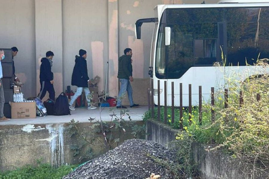 Χανιά: Αναχωρούν 300 μετανάστες προς το ανατολικό Αιγαίο