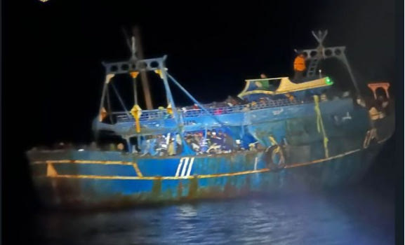 Πώς φεύγουν οι βάρκες για την Κρήτη από το «στρατόπεδο συγκέντρωσης» των δουλεμπόρων στο Τομπρούκ της Λιβύης