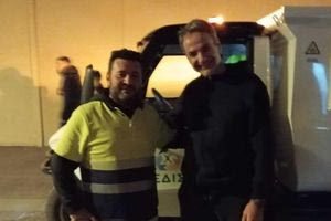 Στα Χανιά ο Κυριάκος Μητσοτάκης – Έκανε βόλτα στο Ενετικό Λιμάνι