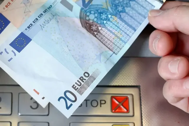 e- ΕΦΚΑ και ΔΥΠΑ: Αρχίζουν από σήμερα οι πληρωμές – Ποιοι θα δουν χρήματα στους λογαριασμούς τους