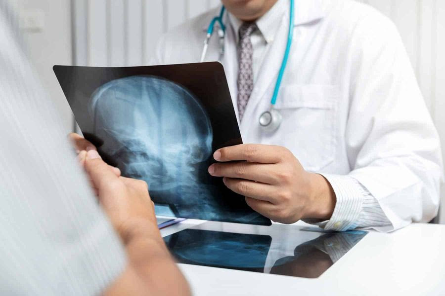 Παραιτήσεις γιατρών: «Λυπάμαι που αναγκάζομαι να φύγω μετά από 24 χρόνια στο ΕΣΥ»