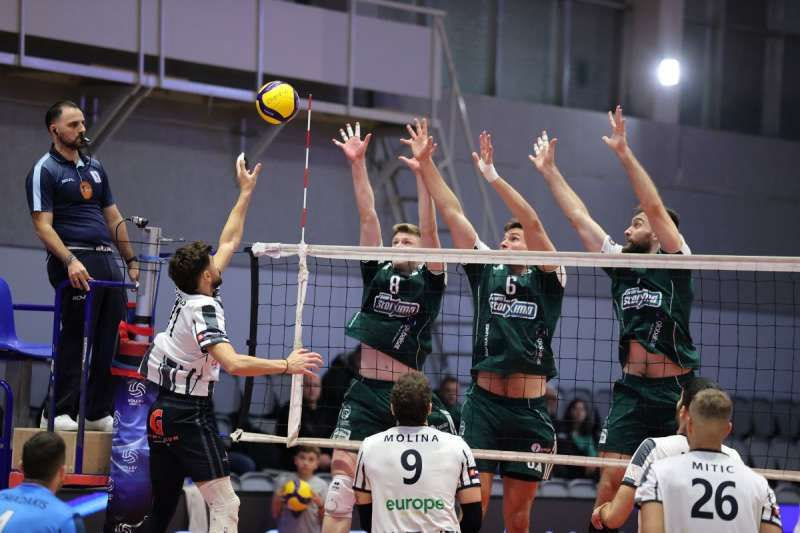 Ο Παναθηναϊκός νίκησε 3-0 τον αποδεκατισμένο ΟΦΗ και στον ημιτελικό αντιμετωπίζει τον Ολυμπιακό