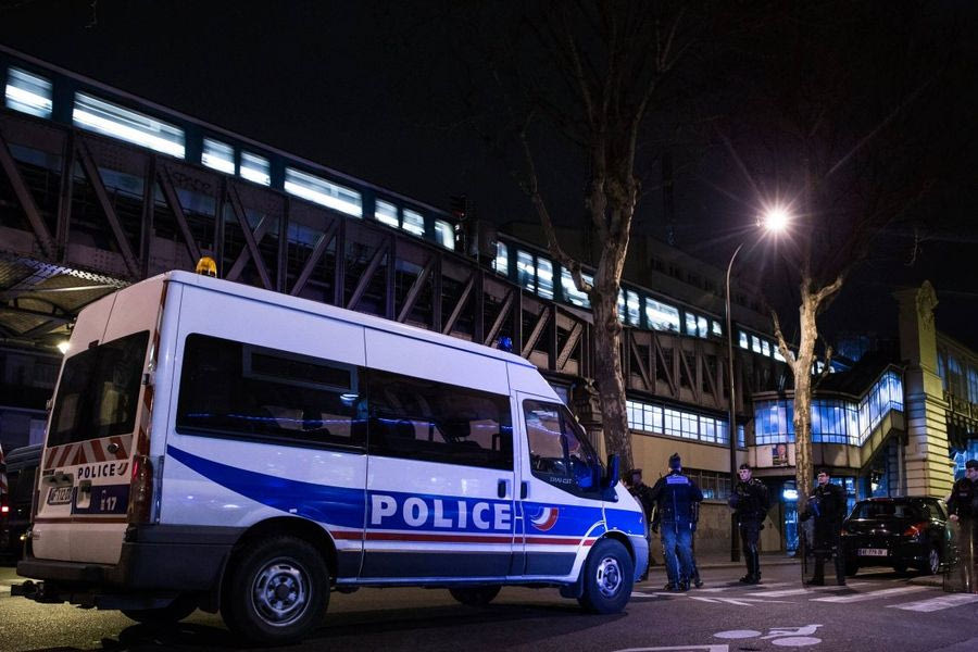 Επίθεση με μαχαίρι στο μετρό του Παρισιού – Τρεις γυναίκες τραυματίστηκαν