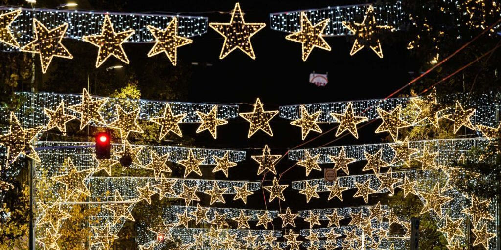 Χριστούγεννα 2025: Η Κνωσού μεταμορφώνεται σε «Λεωφόρος των Αστεριών»