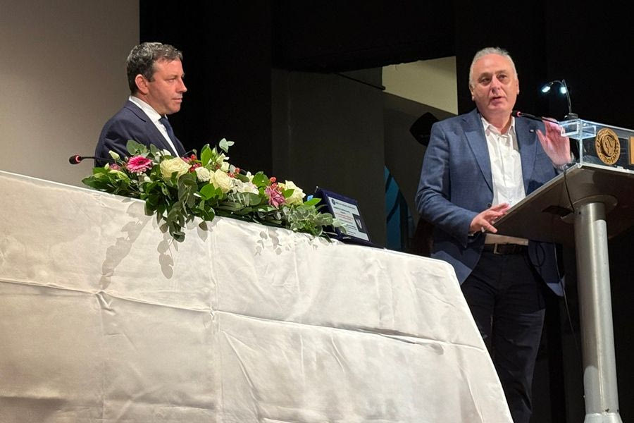 Πλακέτα παρέλαβε ο Π. Μπαριτάκης για το πρωτοφανές μαρτύριο που βίωσε η Βιάννος από τους Ναζί