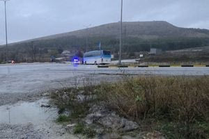 Εξετράπη λεωφορείο με 40 εργαζομένους της ΔΕΗ στην Πτολεμαΐδα, νεκρός ο οδηγός μετά από ανακοπή