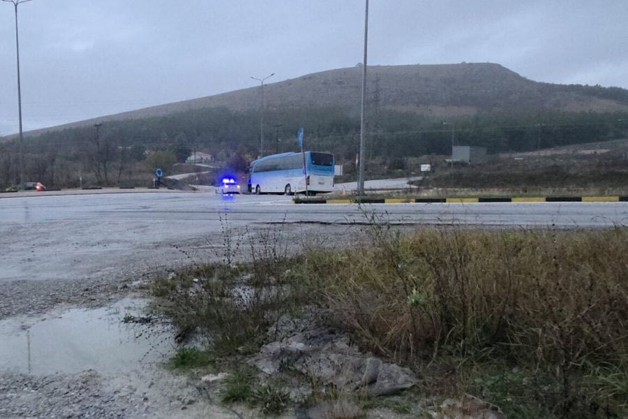 Εξετράπη λεωφορείο με 40 εργαζομένους της ΔΕΗ στην Πτολεμαΐδα, νεκρός ο οδηγός μετά από ανακοπή