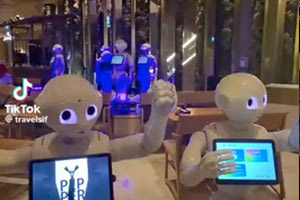 Ρομπότ στην Ιαπωνία χορεύουν στους ρυθμούς του Σαμόλη (vid)