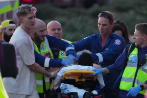 Πατέρας και γιος οι δράστες του μακελειού στο Σίδνεϊ – Στους 16 ανέβηκαν οι νεκροί