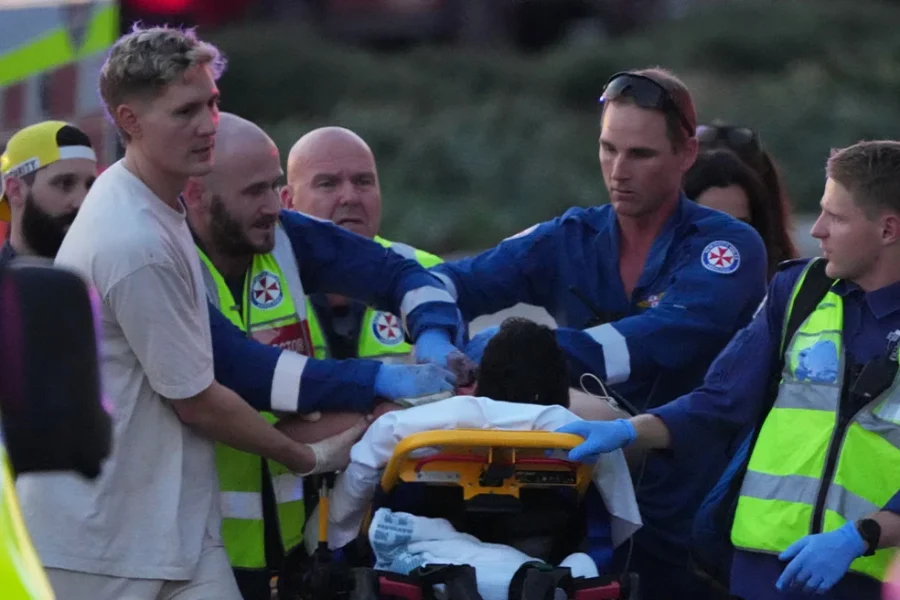 Πατέρας και γιος οι δράστες του μακελειού στο Σίδνεϊ – Στους 16 ανέβηκαν οι νεκροί